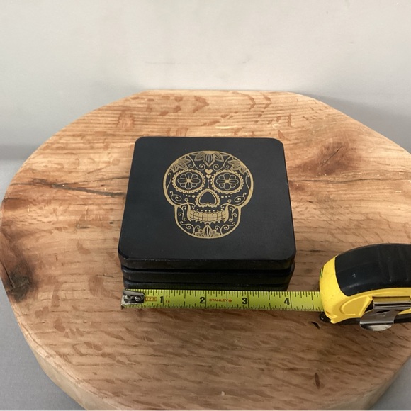 🟡 Day of the Dead - Black Marble Coaster Set with Gold Sugar Skull Design - 3 - Picture 10 of 13